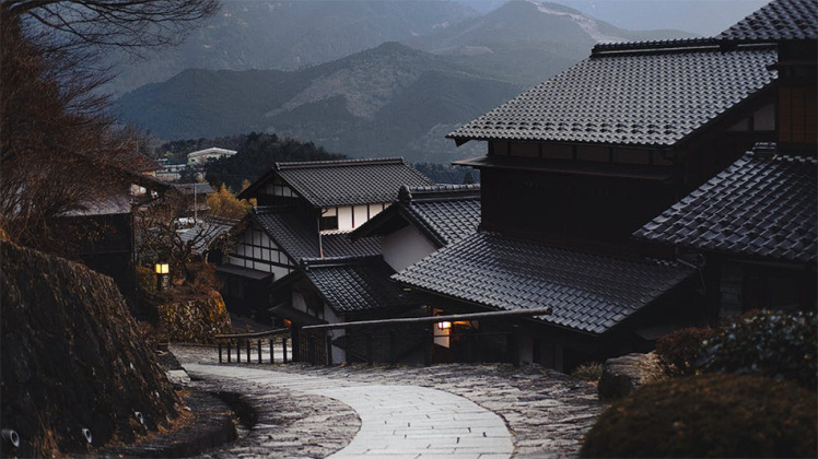 انسان ژاپنی و خصیصه‌های شرقی 